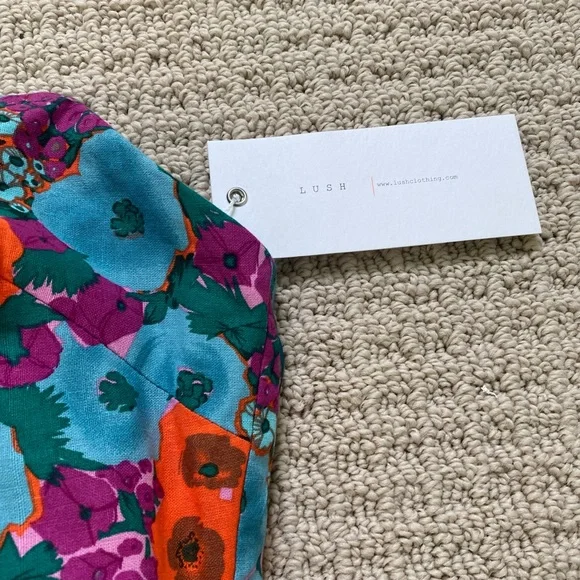 ☀️Strapless floral wrap romper. NWT. Lush. - Picture 3 of 4